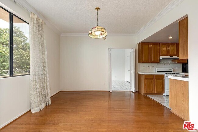 Building Photo - 1201 S Roxbury Dr