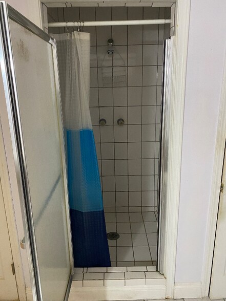 Building Photo - 6216 Mandeville St