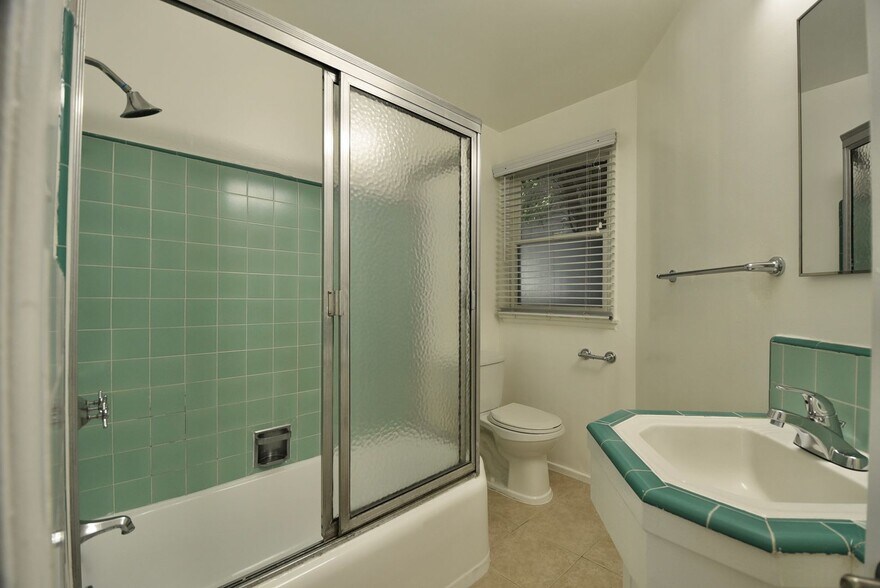Building Photo - 14830 Dickens St