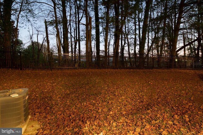 Building Photo - 3844 Chesterwood Dr