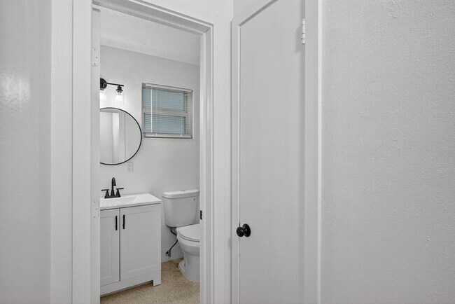 Building Photo - 1821 Middle River Dr