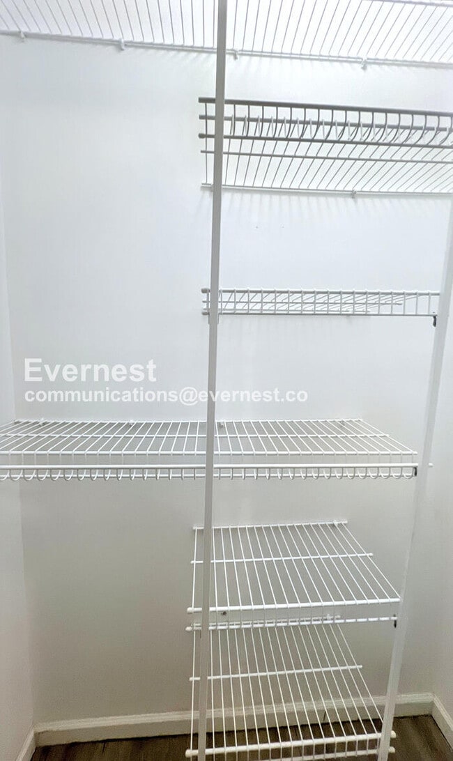 Building Photo - 928 SE 12 Terrace