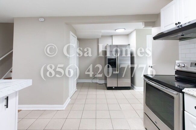 Building Photo - Newly Renovated 3 Bed, 1.5 Bath in Fairview!