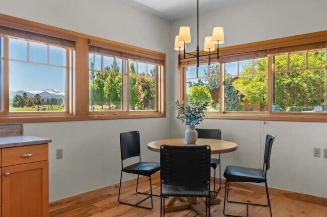 Building Photo - Stunning 4-bedroom/2-bath with pristine Mt. Views in Pine Meadow!