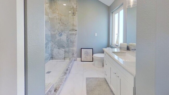 Building Photo - Waterfront Lido Island with Pool