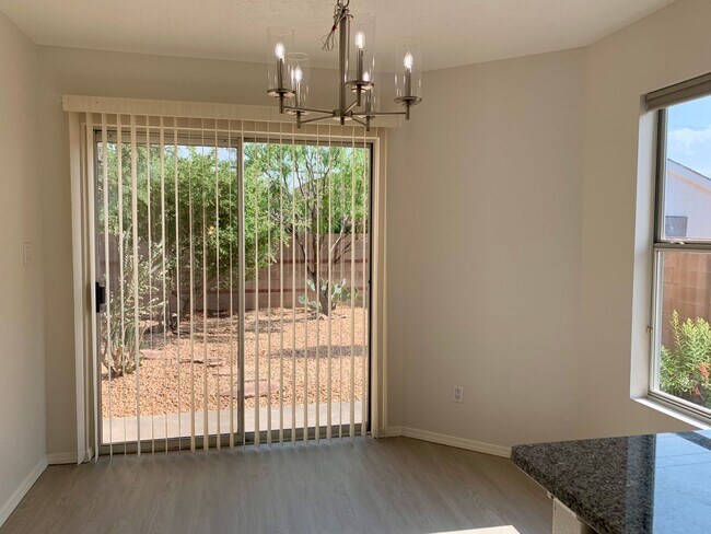 Building Photo - Lovely 3 Bedroom, 2 Bath In The NW!