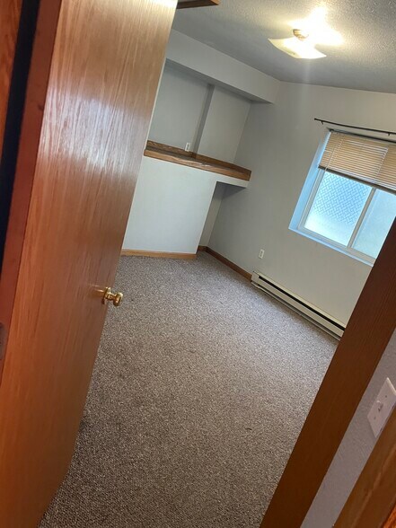 Back left bedroom - 418 N 15th Ave E