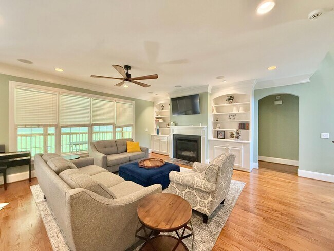 Building Photo - Luxurious 4BD, 3.5BA North Raleigh Home on...