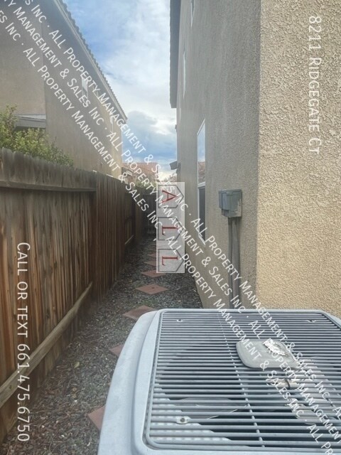 Building Photo - 8211 Ridgegate Ct