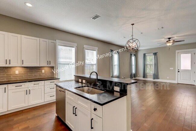 Building Photo - 1228 Willow Ct