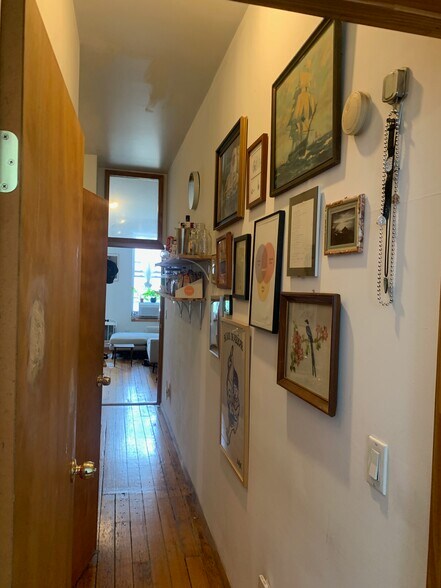 Building Photo - 802 Grand St