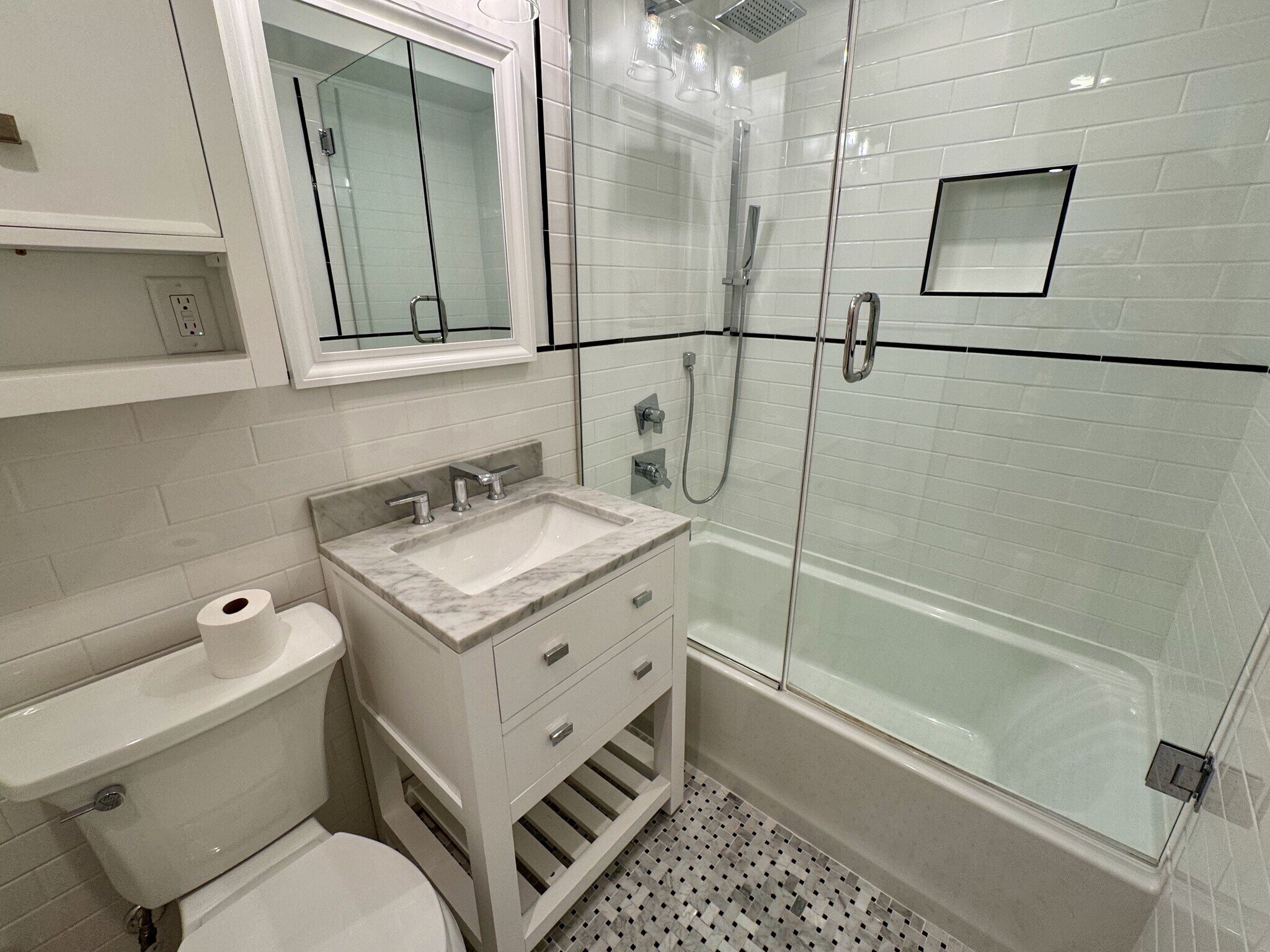 Building Photo - 215 5th St SE