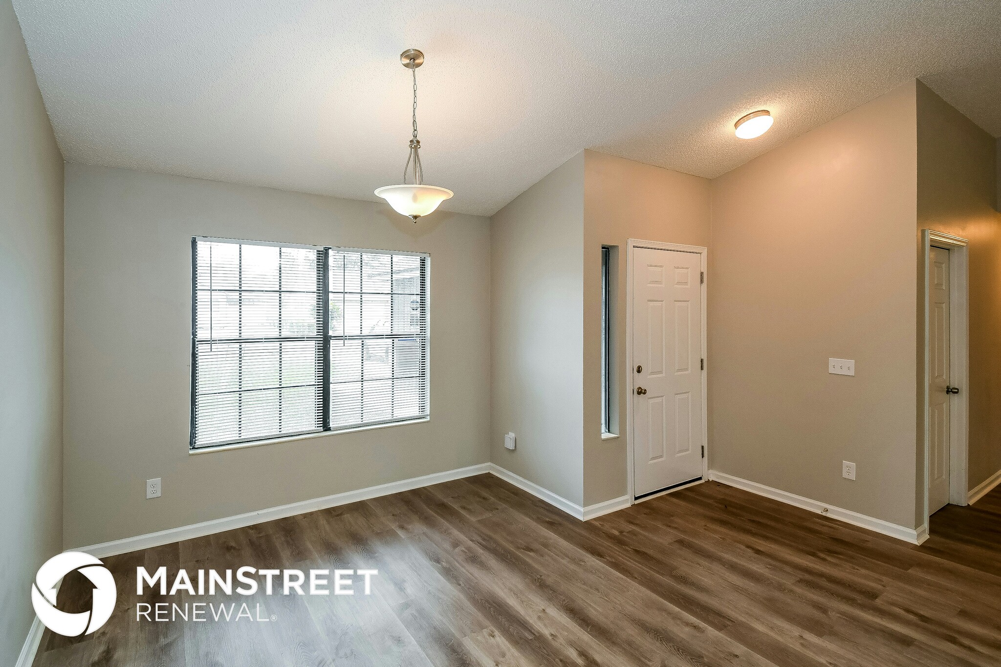 Building Photo - 8236 Sawmill Creek Dr