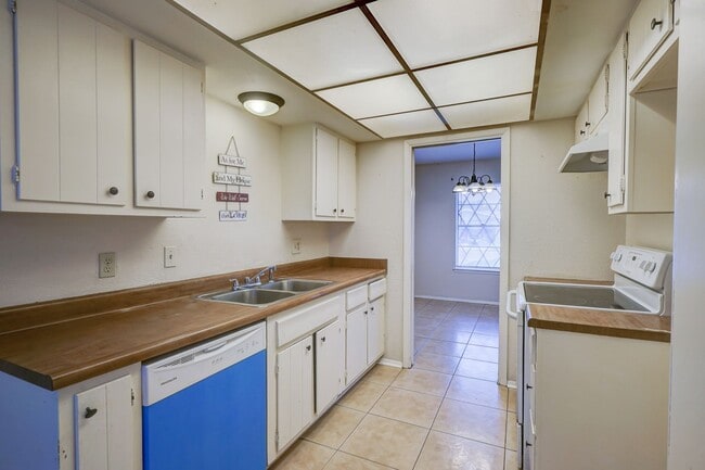 Building Photo - 206 Meadow Path Dr