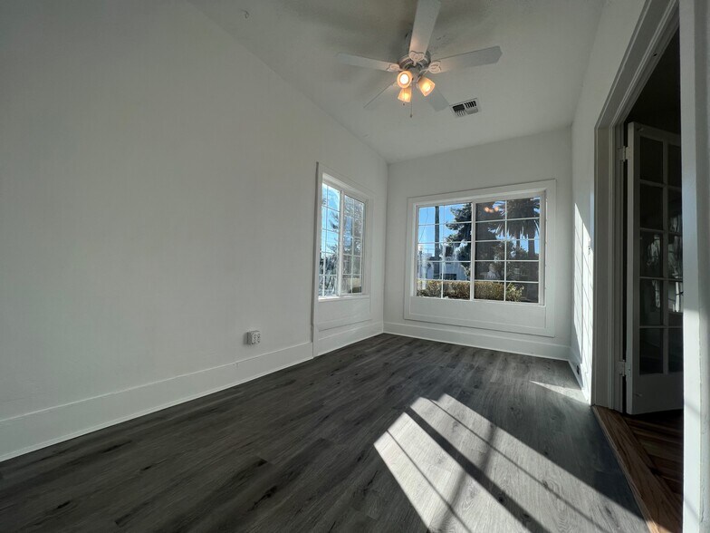 Building Photo - 312 W Lynwood St