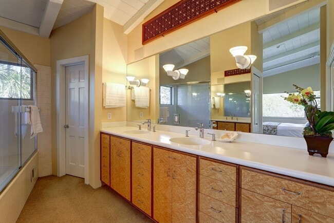 Building Photo - FIVE BEDROOM THREE-AND-A-HALF BATH HOME WI...