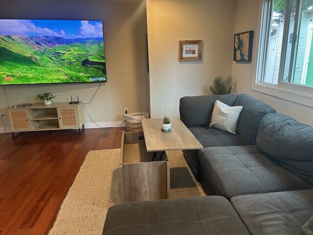 Building Photo - "Charming 3-Bed Sanctuary in Concord with 2 Full Baths - 1350 Sq Ft of Comfort!"