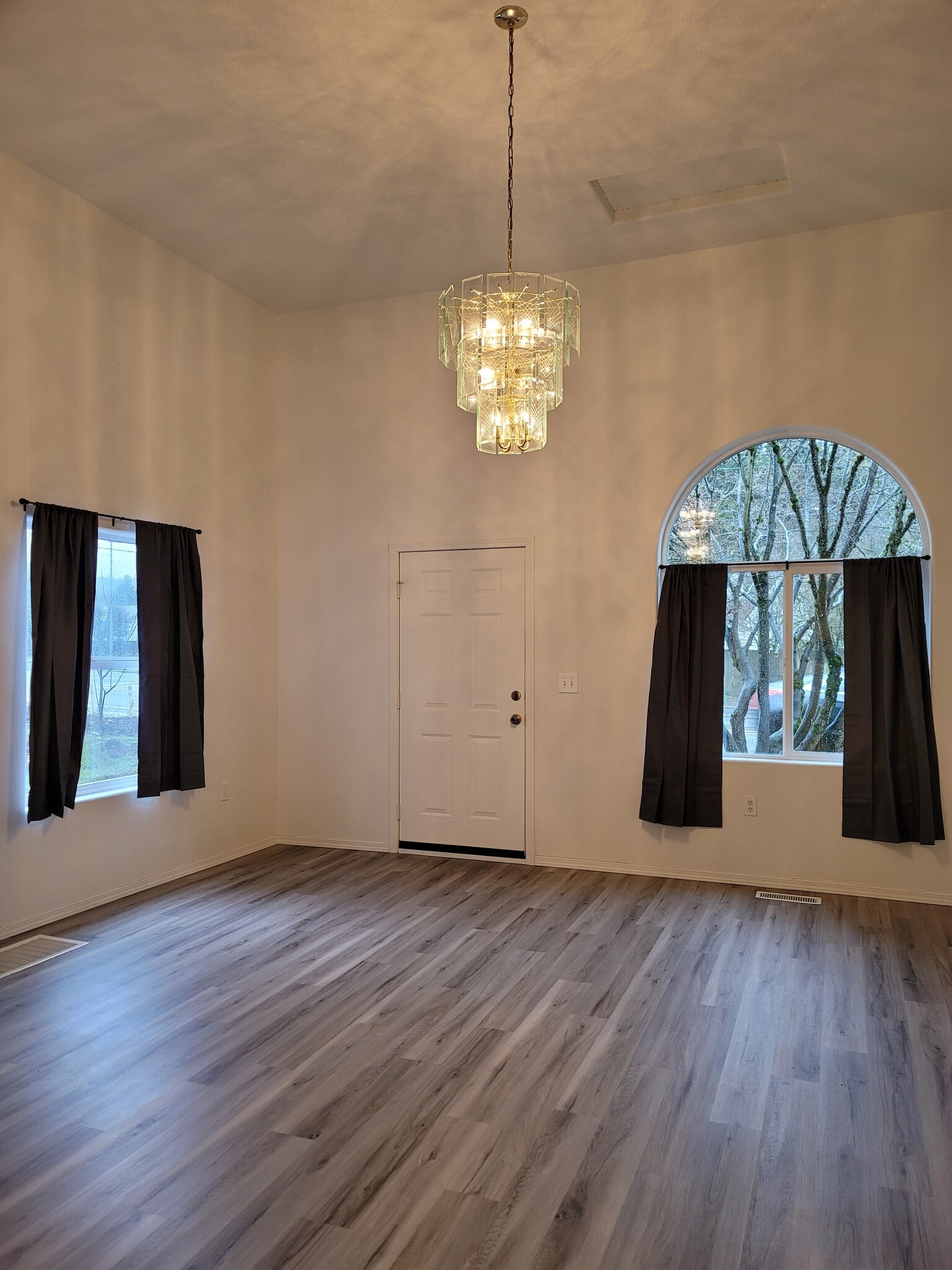 Building Photo - 16131 SE Powell Blvd