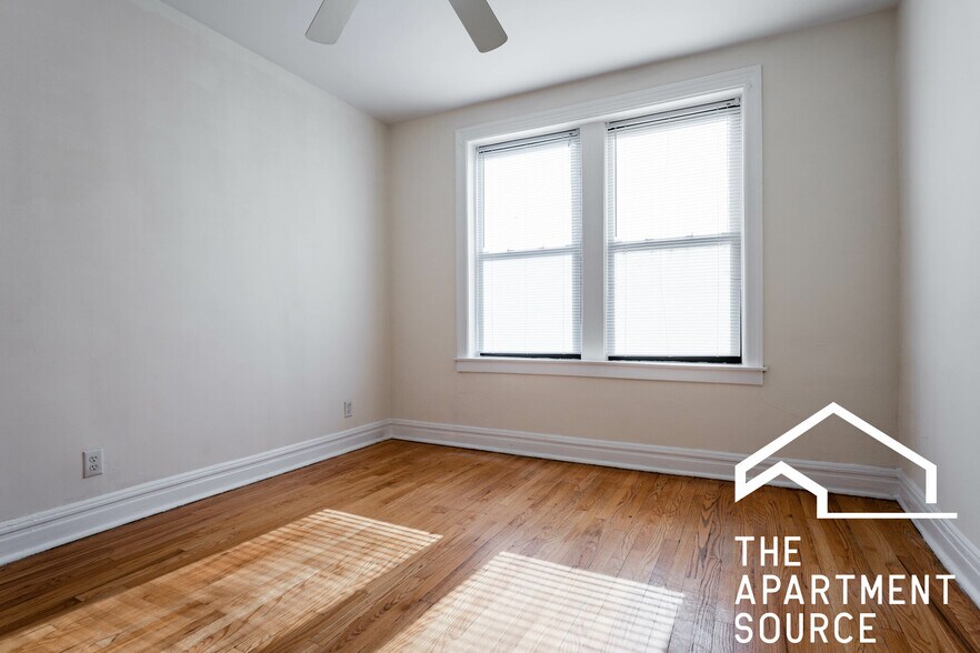 Building Photo - 1955 W Winnemac Ave