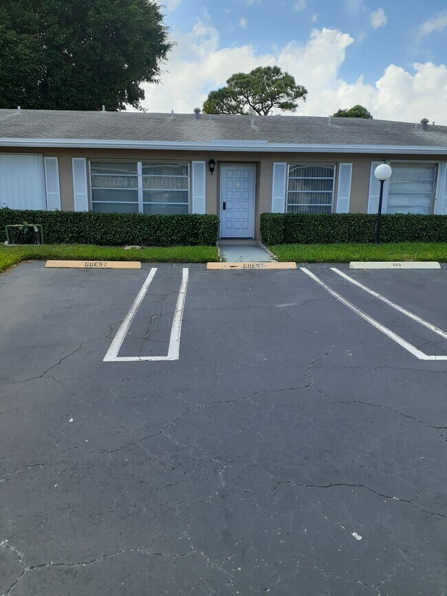 Primary Photo - 1111 Boxwood Dr