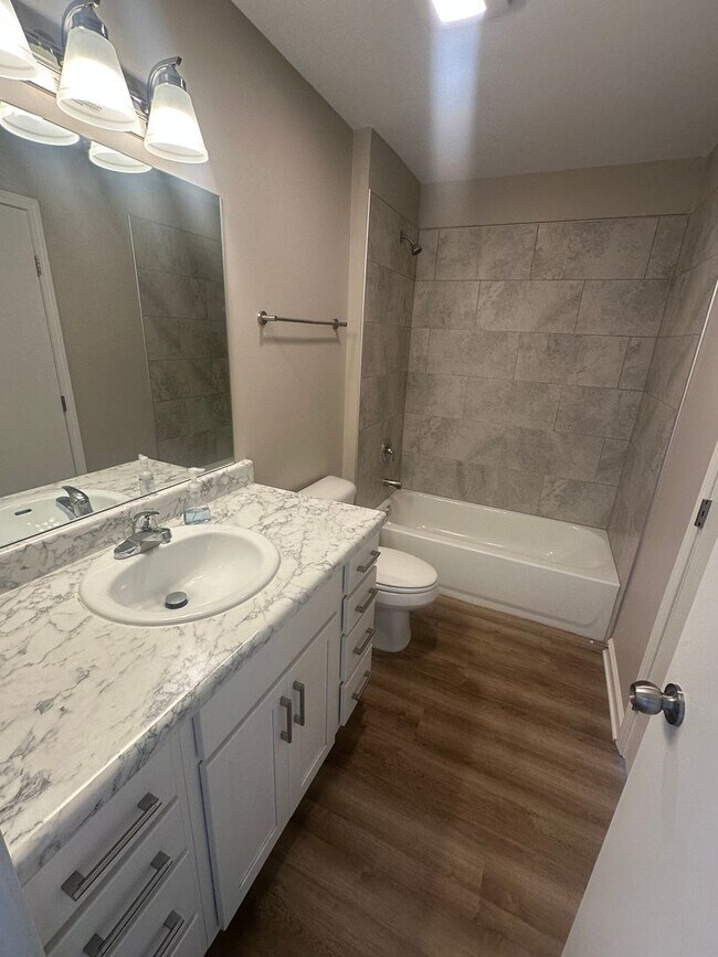 Building Photo - 6696 Whispering Oak Pl