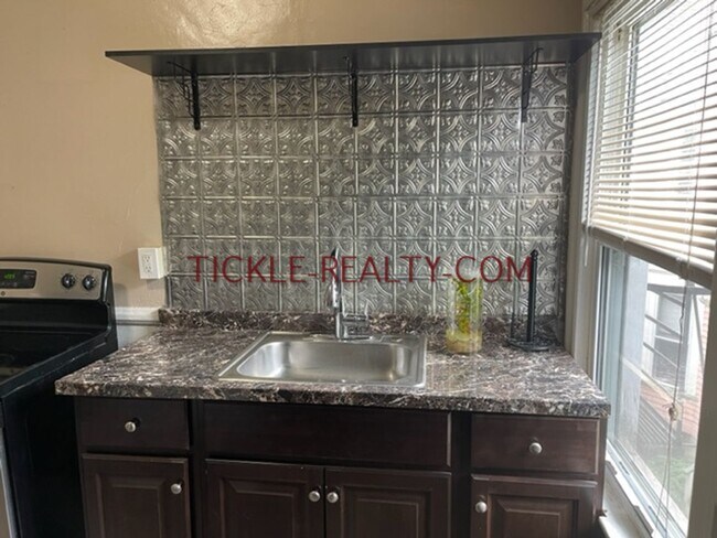 Building Photo - 2-4 Whalin Street