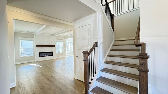 Building Photo - 5401 Bancroft Ln