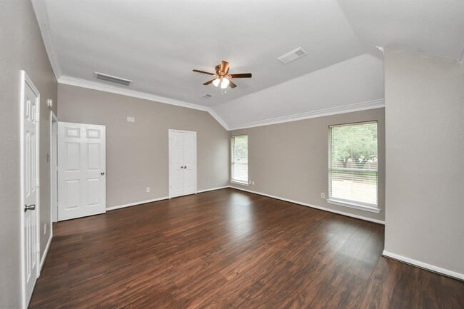 Building Photo - 1302 Raintree Cir