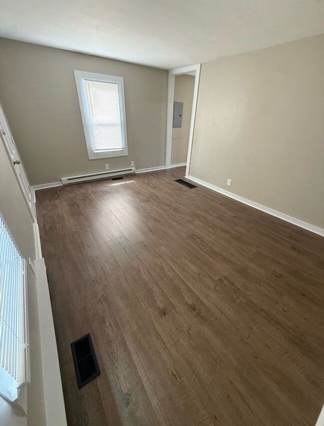 Building Photo - 714 Golfview Dr