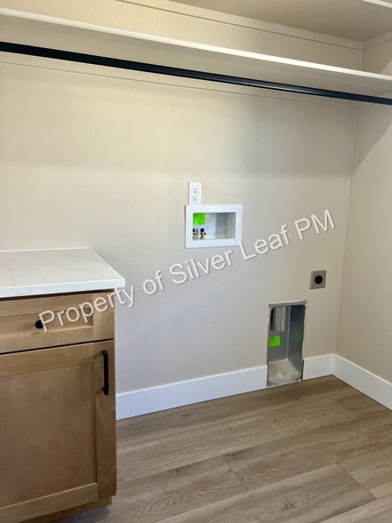 Building Photo - 340 Mayfield Spgs