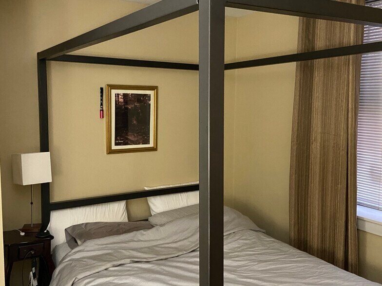 Building Photo - 46 Hereford St