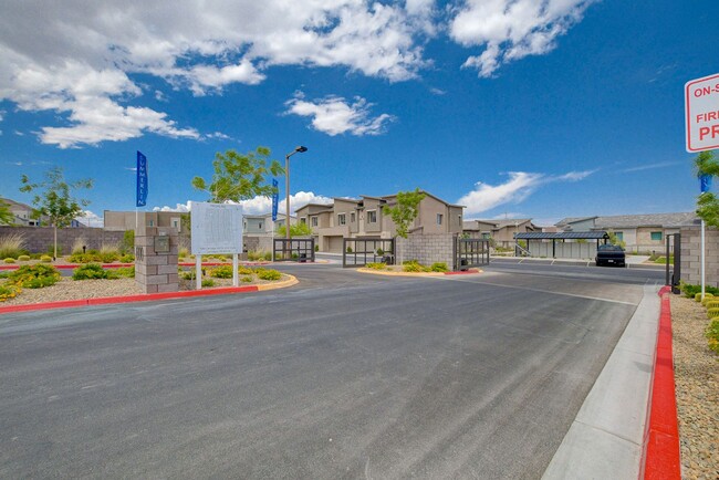 Building Photo - Stunning 3 Bedroom Condo in Summerlin!