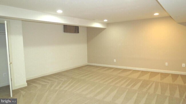 Building Photo - 2707 Hollywell Ct