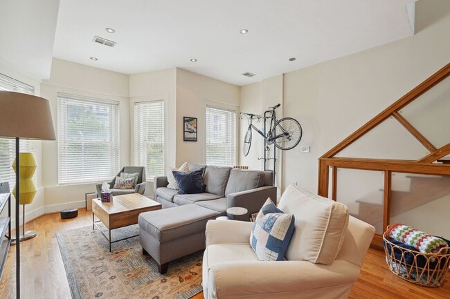 Primary Photo - Beautiful 3br/4ba Columbia Heights Home wi...