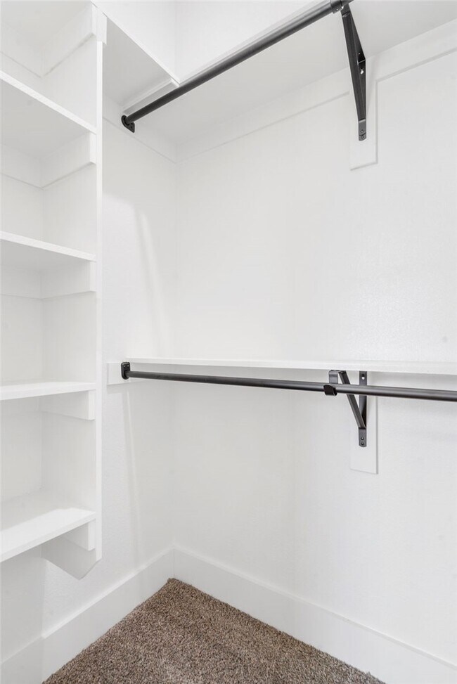 Building Photo - 6902 SW Basswood Ave