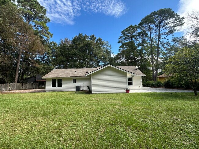 Building Photo - Completely Remodeled Ranch Style Home in the Heart of Downtown Bluffton and no HOA!