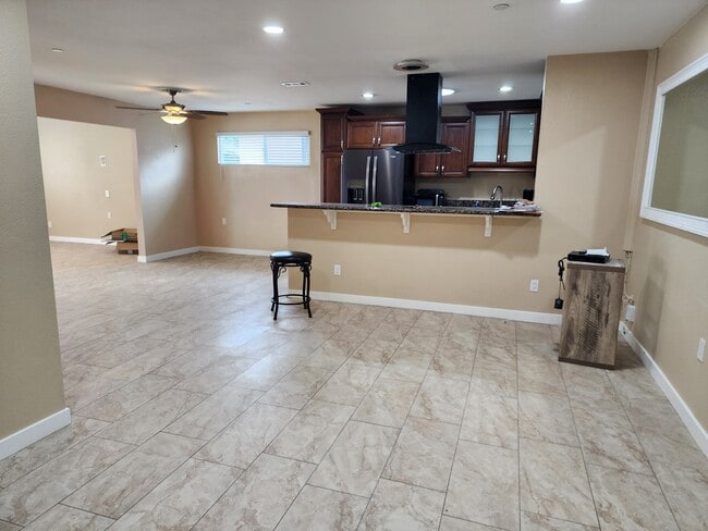 Building Photo - 504 Carlsbad St