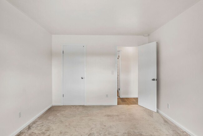 Building Photo - University Gardens Condominium Unit A7
