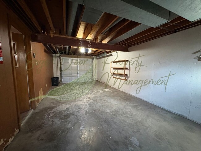 Building Photo - 1016-1018 SW Kingscross Rd