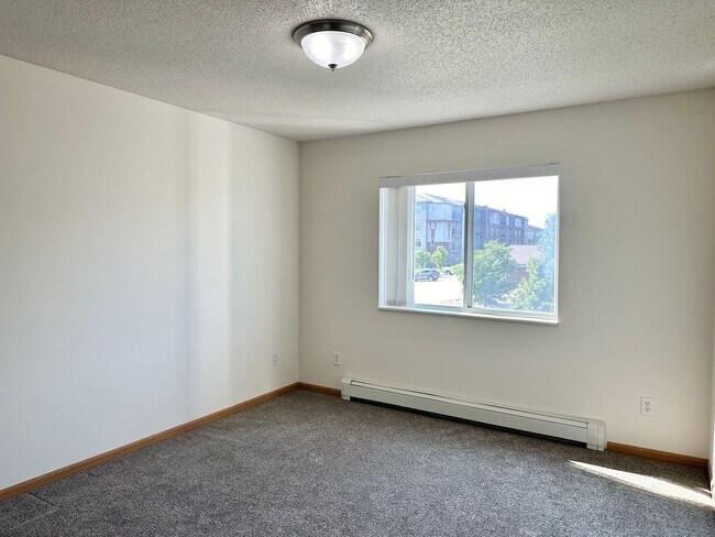 Building Photo - 2 Bedroom 2 Bath - South Fargo - November 1st