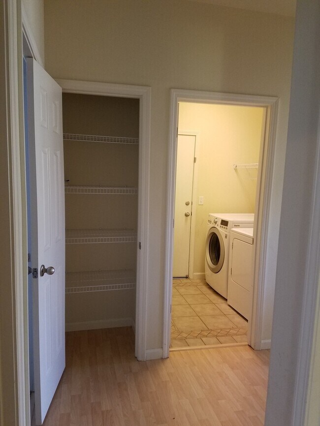 Building Photo - Spacious Single-Story Gem with 4 bedroom, 2 bathroom Near Damonte Ranch!