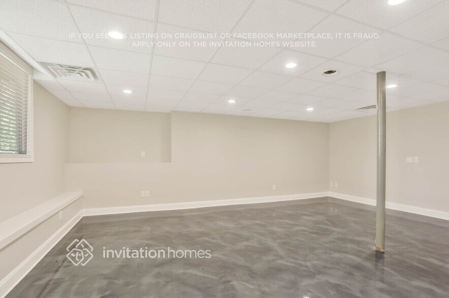 Building Photo - 3639 Regent Dr