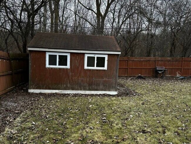 Building Photo - 5508 S Stough St