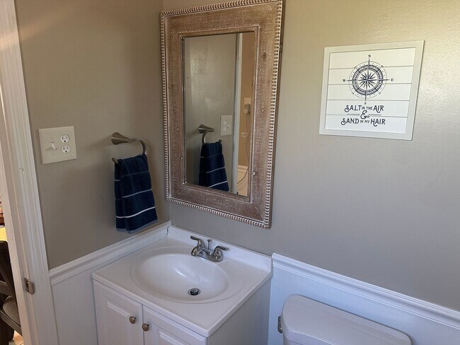 Building Photo - FT Myers Beach Amazing pool home