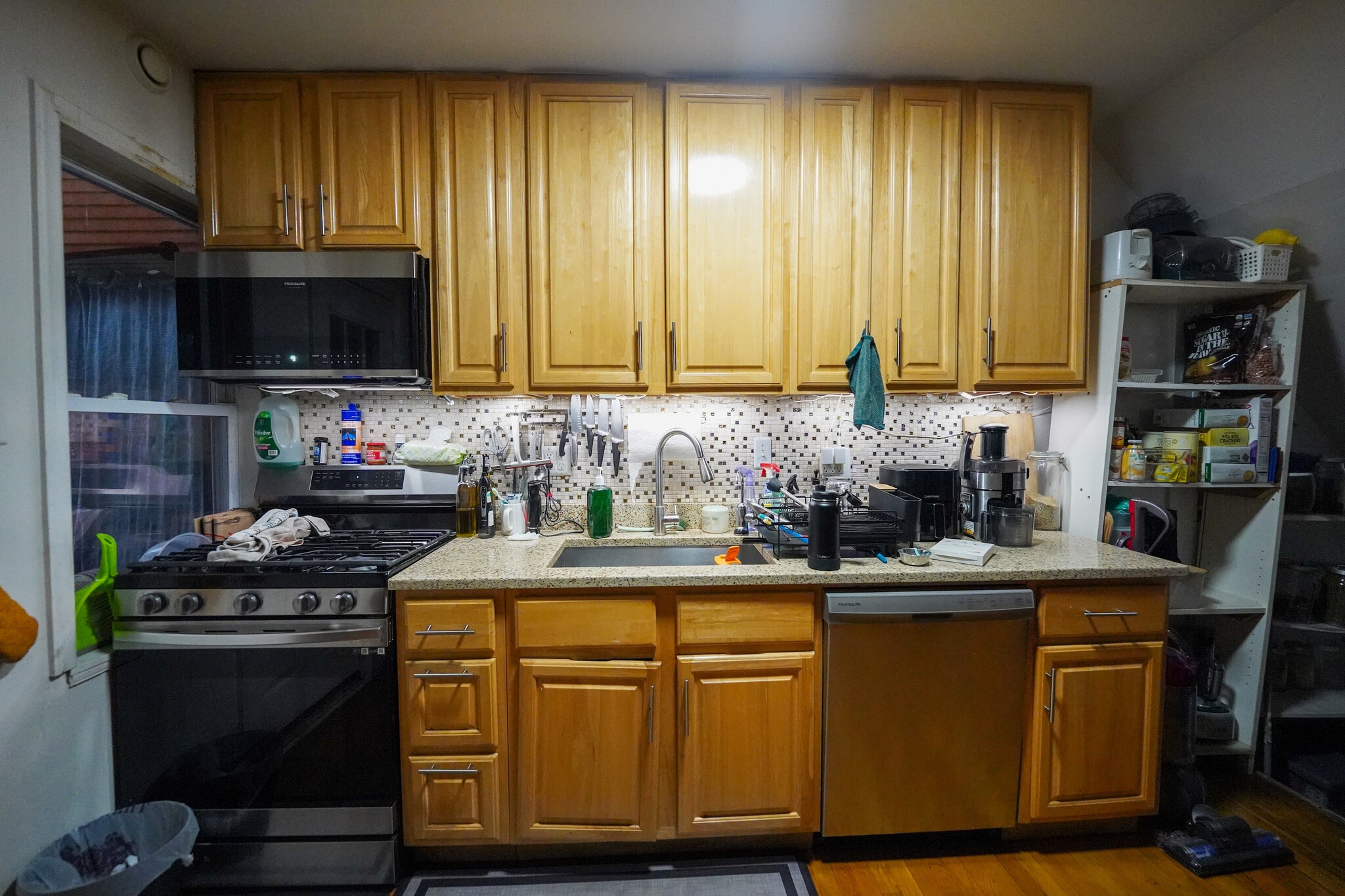 Kitchen - 6776 Dartmouth St