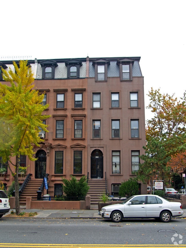 Primary Photo - 306 Washington Ave