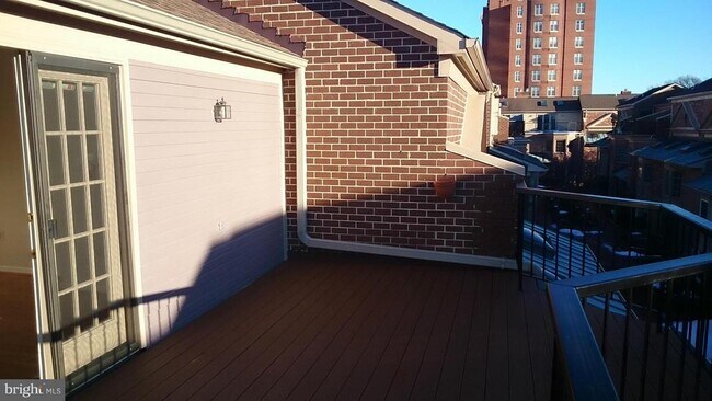 Building Photo - 618 N Tazewell St