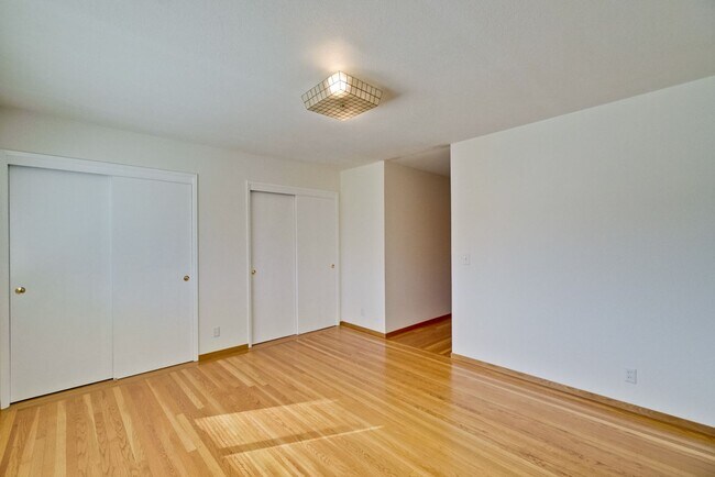 Building Photo - 5097 Forest Glen Dr