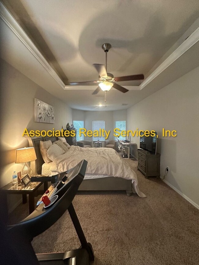 Building Photo - Spacious 4-Bedroom Home with Office in Portofino!  LOOK!