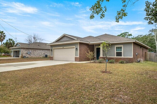 Building Photo - 1835 Lubbock Rd